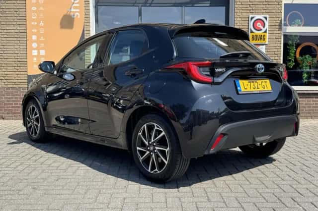 Toyota Yaris (2021) thumbnail 2
