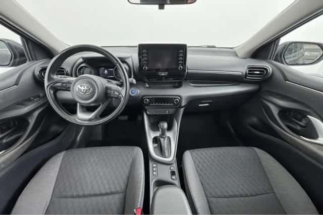 Toyota Yaris (2021) thumbnail 2
