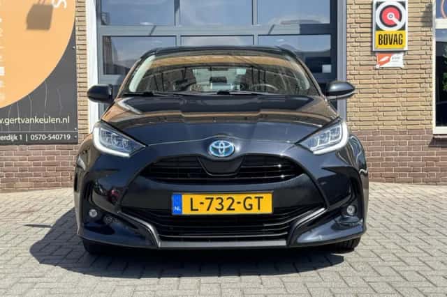 Toyota Yaris (2021) thumbnail 3