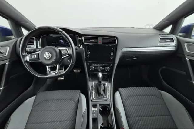 Volkswagen Golf (2021) thumbnail 2