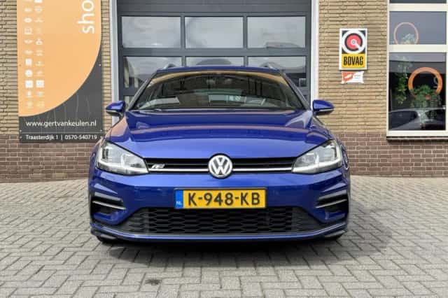 Volkswagen Golf (2021) thumbnail 2