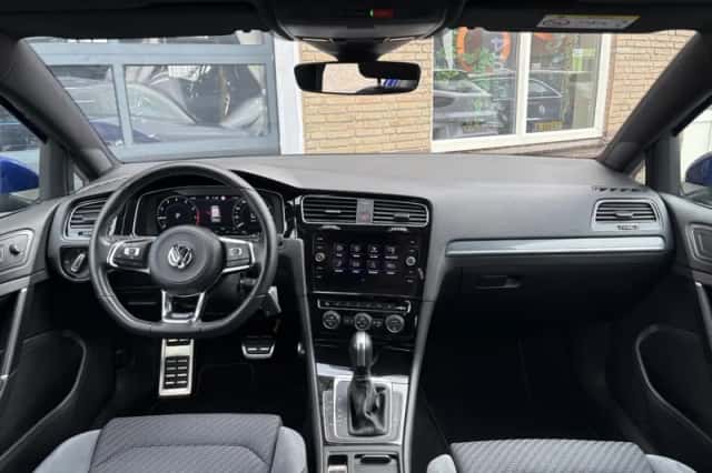 Volkswagen Golf (2021) thumbnail 3