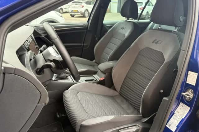 Volkswagen Golf (2021) thumbnail 5