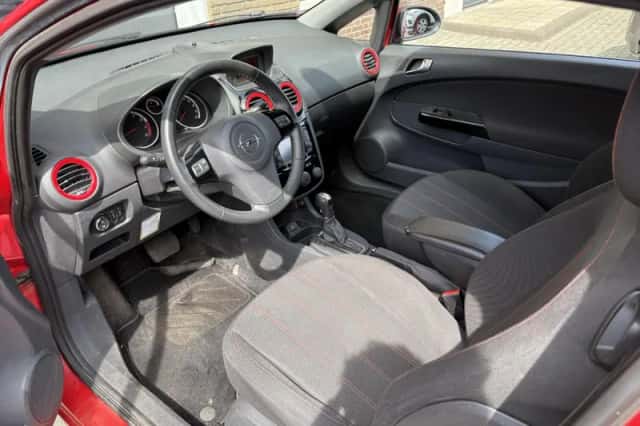 Opel Corsa (2011) thumbnail 3