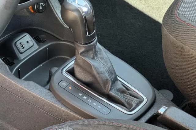 Opel Corsa (2011) thumbnail 4