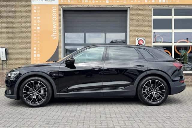 Audi e-tron (2022) thumbnail 2