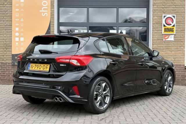 Ford Focus (2021) thumbnail 2