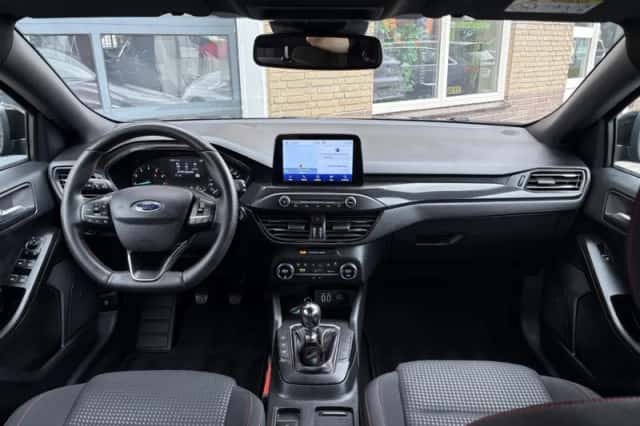Ford Focus (2021) thumbnail 3