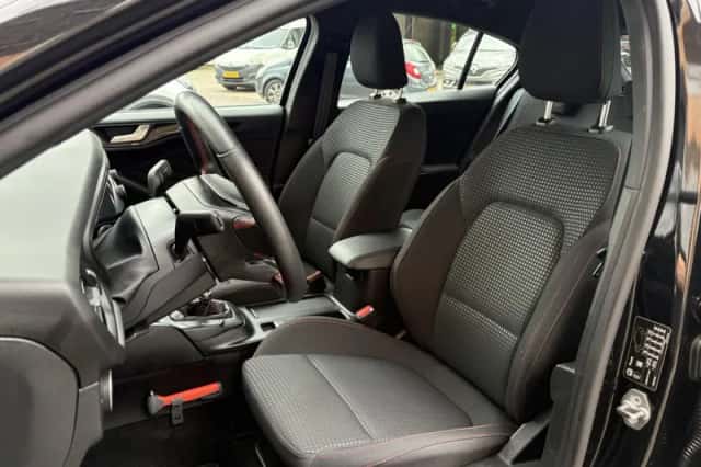Ford Focus (2021) thumbnail 5