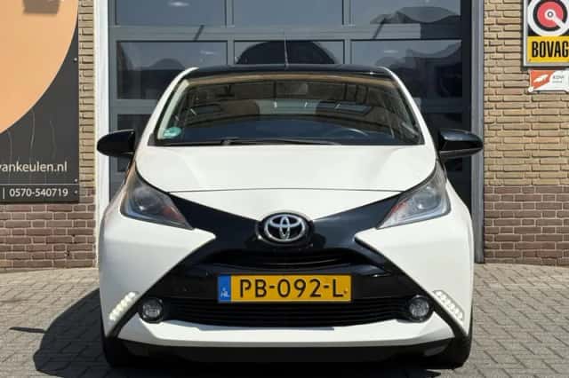 Toyota Aygo (2017) thumbnail 2