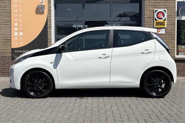 Toyota Aygo (2017) thumbnail 4