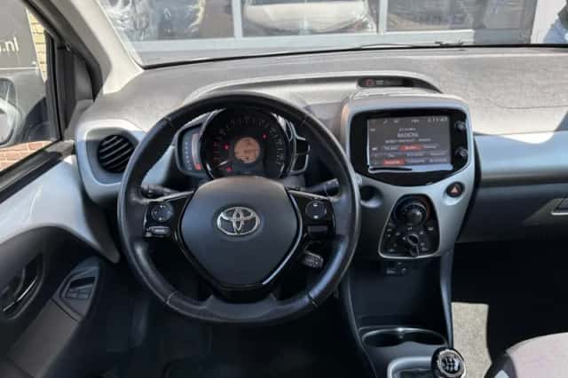 Toyota Aygo (2017) thumbnail 5