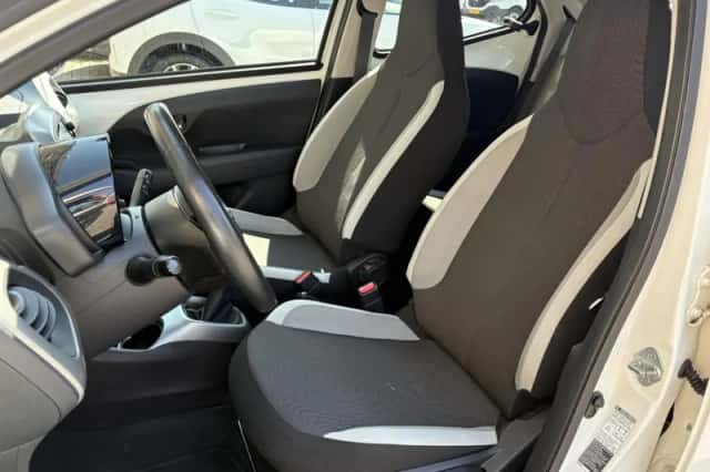 Toyota Aygo (2017) thumbnail 6