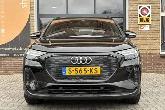 Audi Q4 e-tron (2023) thumbnail 2