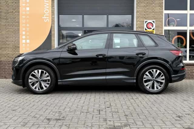 Audi Q4 e-tron (2023) thumbnail 3