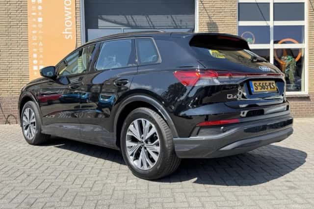 Audi Q4 e-tron (2023) thumbnail 4