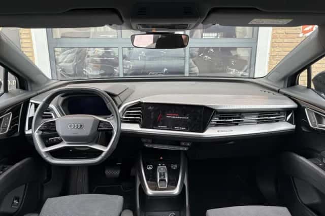 Audi Q4 e-tron (2023) thumbnail 4