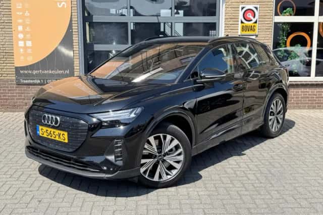 Audi Q4 e-tron (2023) thumbnail 5