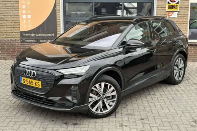 Audi Q4 e-tron (2023) thumbnail 5