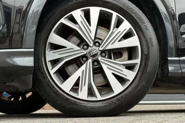 Audi Q4 e-tron (2023) thumbnail 6