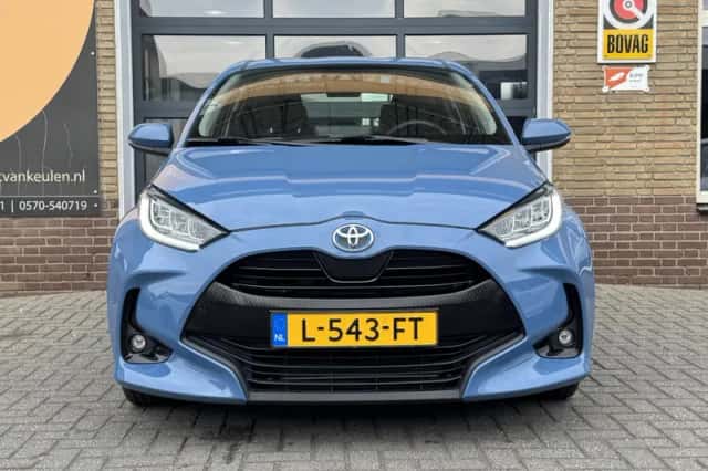 Toyota Yaris (2021) thumbnail 2