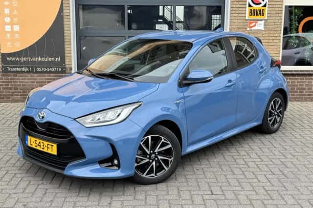 Toyota Yaris (2021) thumbnail 3
