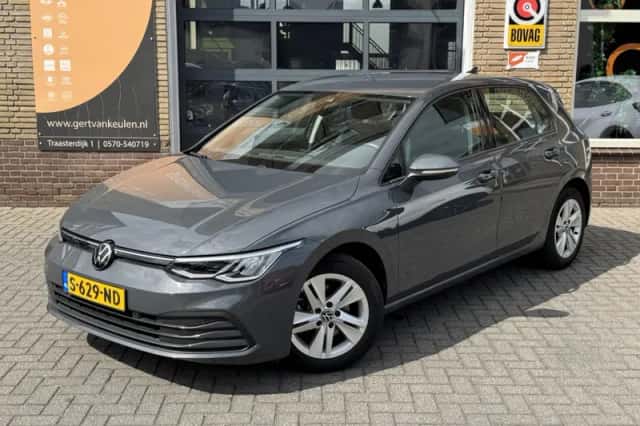 Volkswagen Golf (2023) thumbnail 2