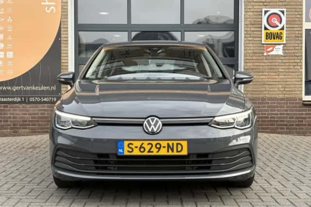 Volkswagen Golf (2023) thumbnail 3