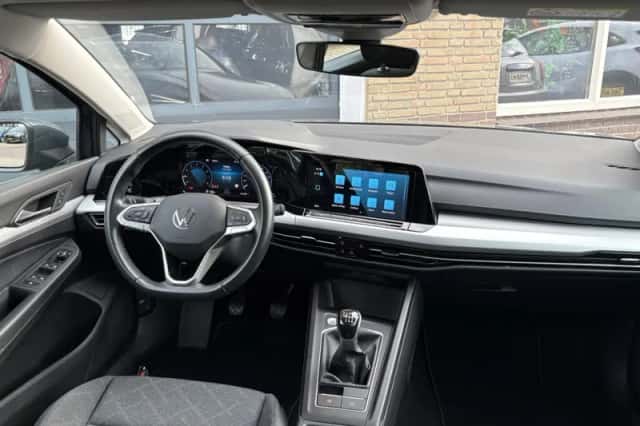 Volkswagen Golf (2023) thumbnail 5
