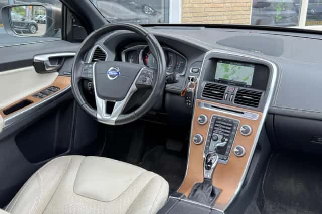 Volvo XC60 (2017) thumbnail 5