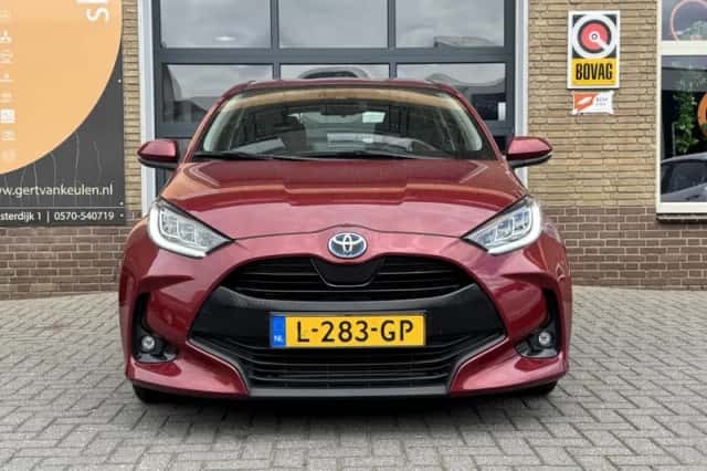 Toyota Yaris (2021) thumbnail 2