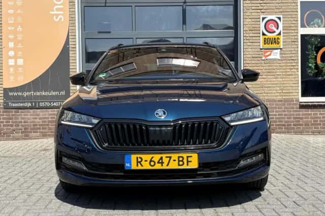 Škoda Octavia (2022) thumbnail 2