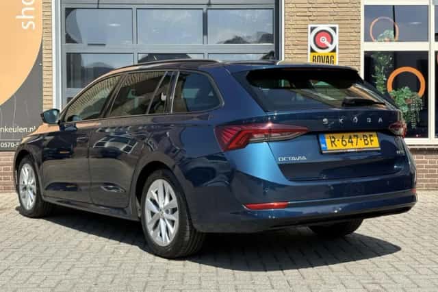 Škoda Octavia (2022) thumbnail 3