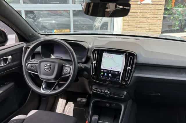 Volvo XC40 (2022) thumbnail 3