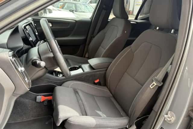 Volvo XC40 (2022) thumbnail 5