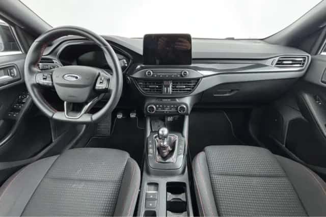 Ford Focus (2021) thumbnail 2
