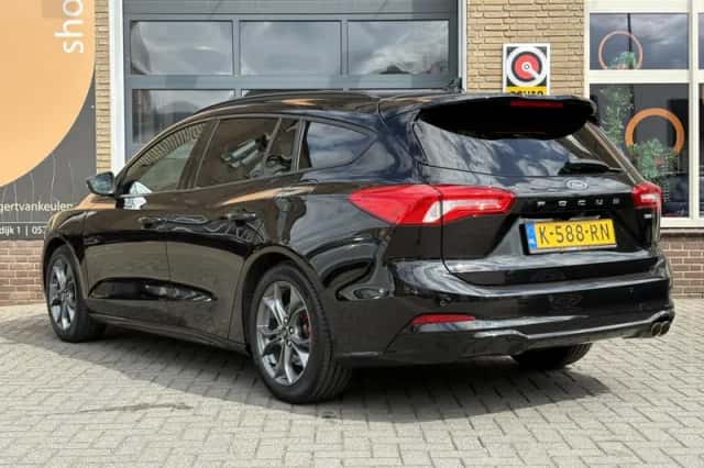Ford Focus (2021) thumbnail 3