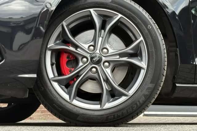 Ford Focus (2021) thumbnail 6