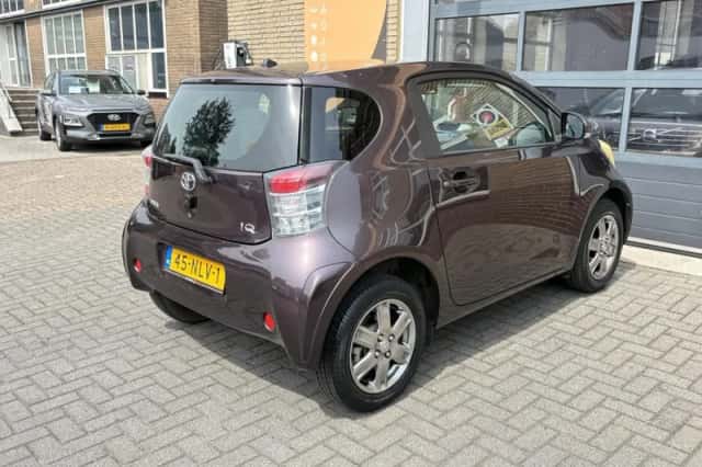 Toyota IQ (2010) thumbnail 4