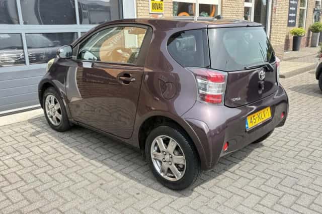Toyota IQ (2010) thumbnail 5
