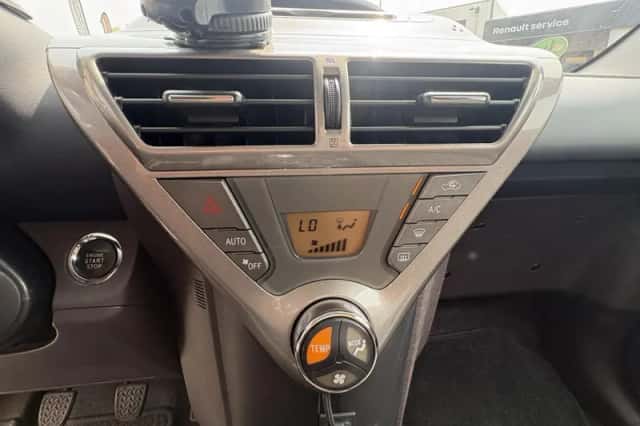 Toyota IQ (2010) thumbnail 6