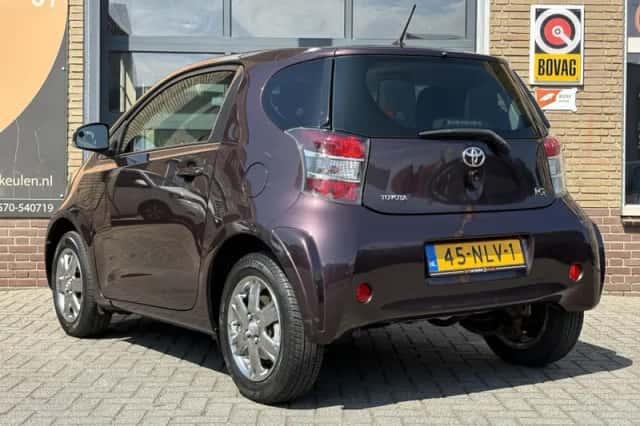 Toyota IQ (2010) thumbnail 3