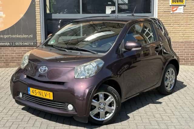 Toyota IQ (2010) thumbnail 5