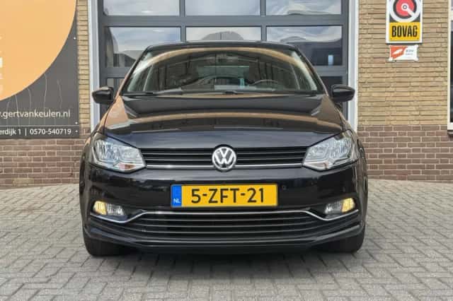 Volkswagen Polo (2015) thumbnail 2
