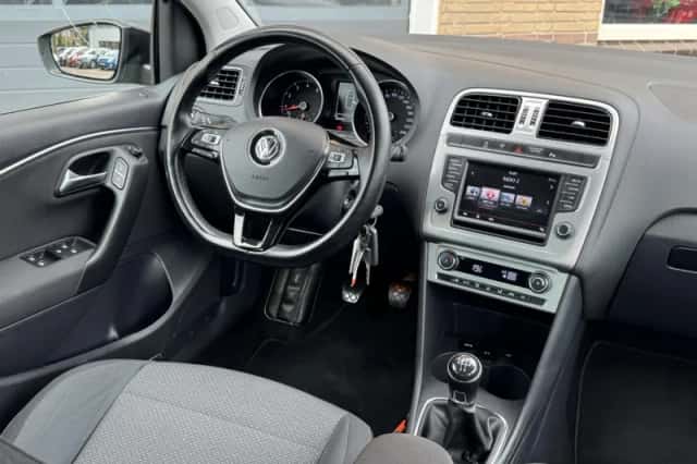 Volkswagen Polo (2015) thumbnail 4