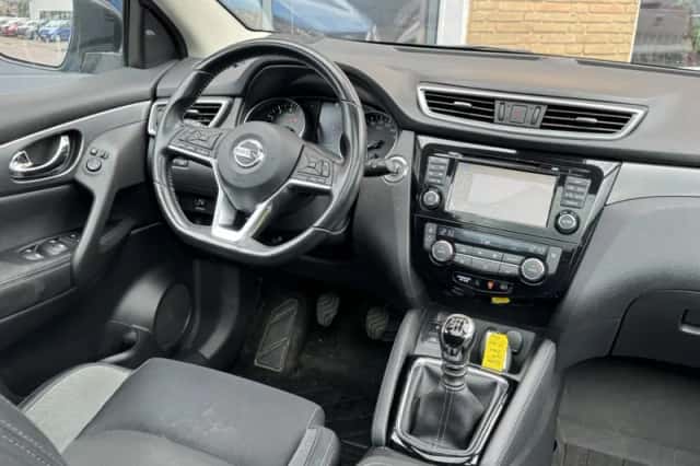 Nissan Qashqai (2017) thumbnail 3