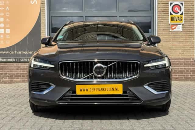 Volvo V60 (2023) thumbnail 2