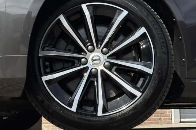 Volvo V60 (2023) thumbnail 6