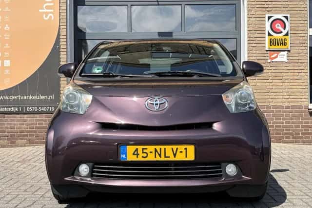 Toyota IQ (2010) thumbnail 2