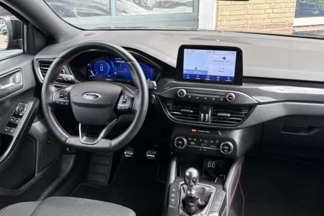 Ford Focus (2021) thumbnail 4